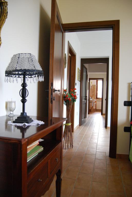 Casale Il Cerqueto Bed and Breakfast San Severino Marche Habitación foto